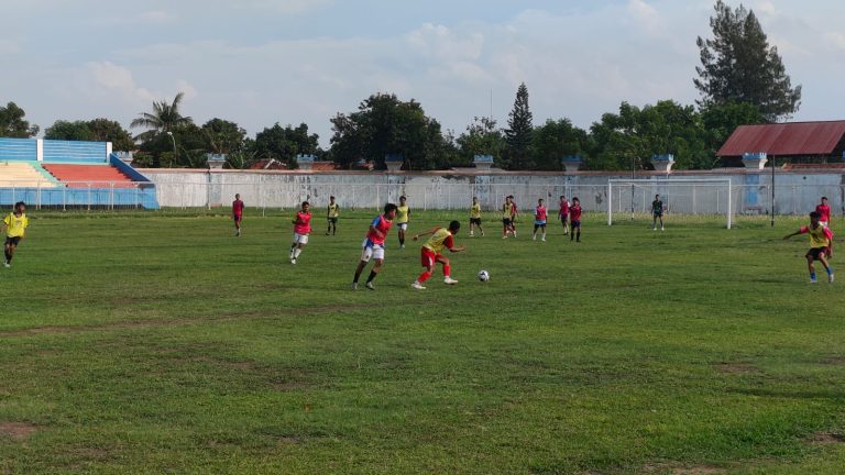 Peserta Seleksi Sepak Bola Kota Tegal Jalani Latihan Perdana