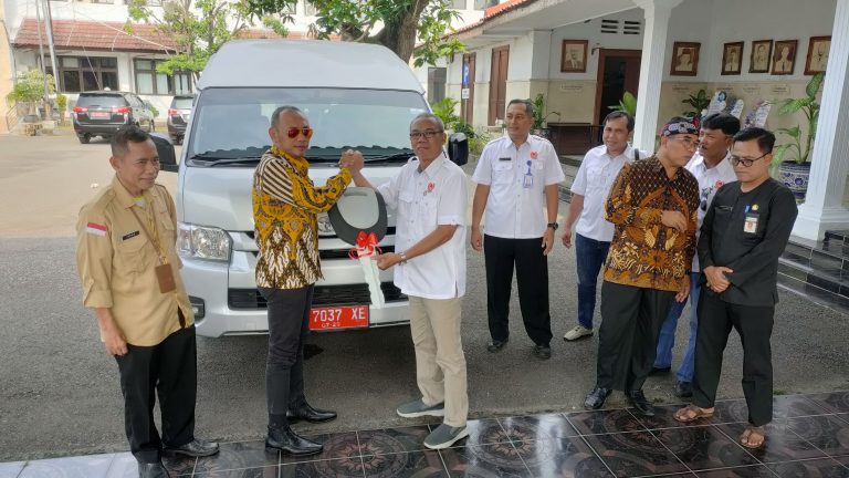 KONI Terima Hibah Mobil Operasional