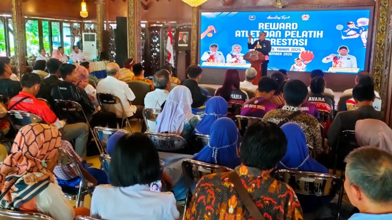Atlet dan Pelatih Berprestasi di Kota Tegal Diganjar Reward